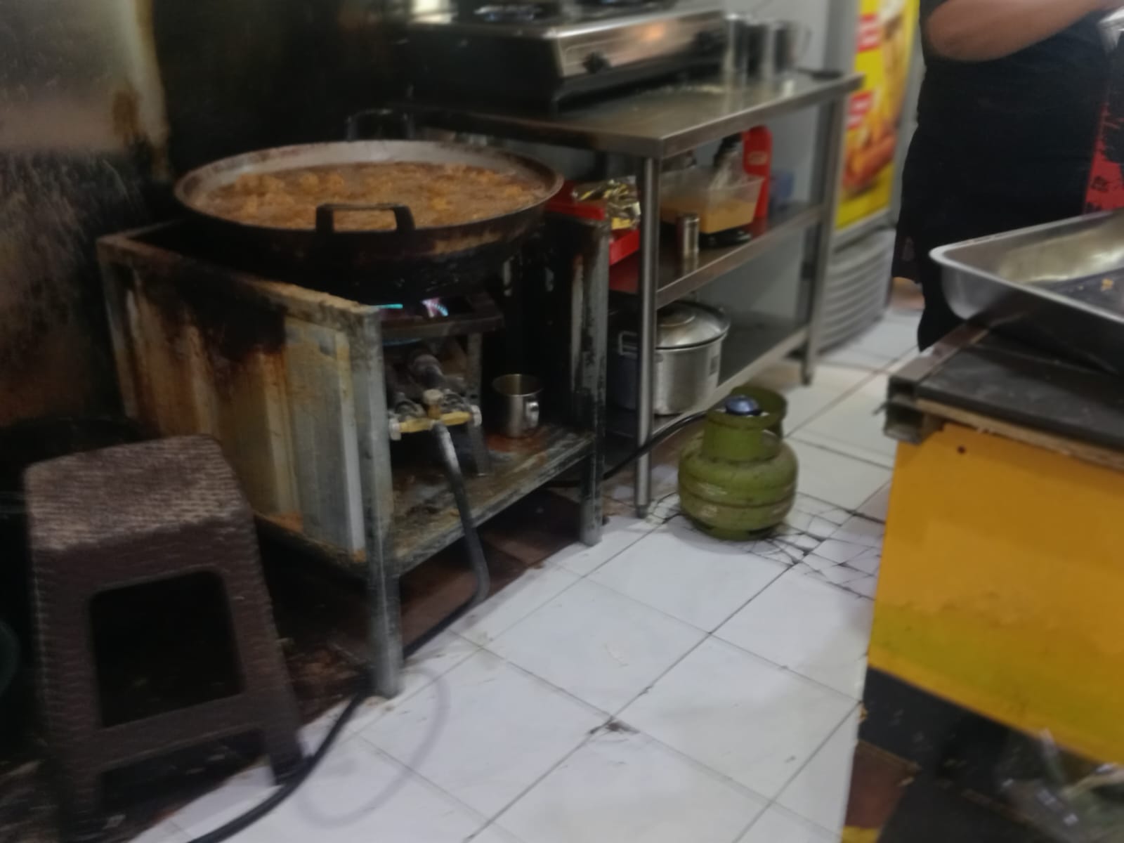 Geprek Jon Gunakan tabung gas 3kg